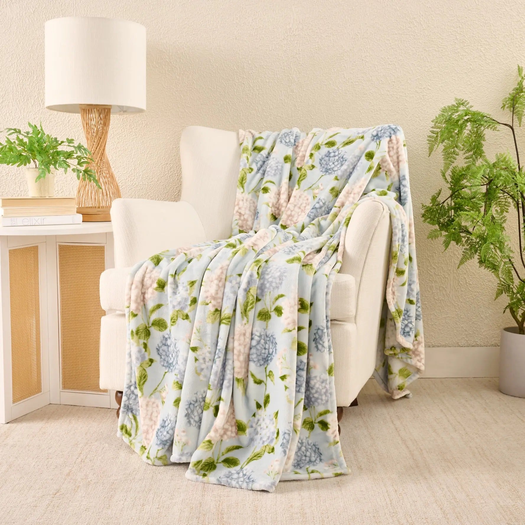 Hydrangea Floral Plush Blanket